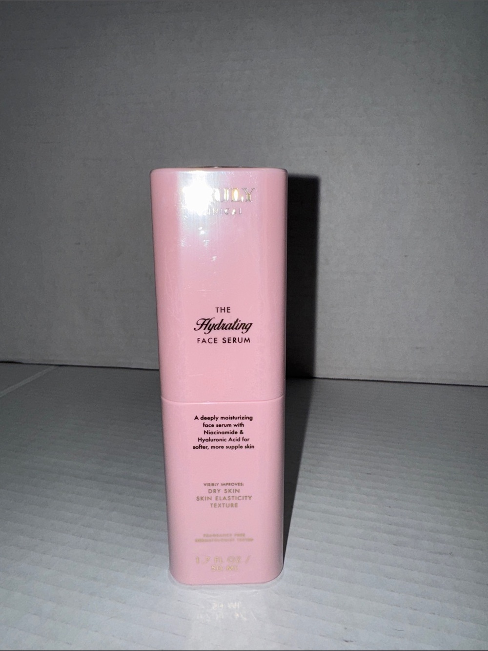 TRULY Clinical Hydrating Face Serum - Light Pink Bottle
